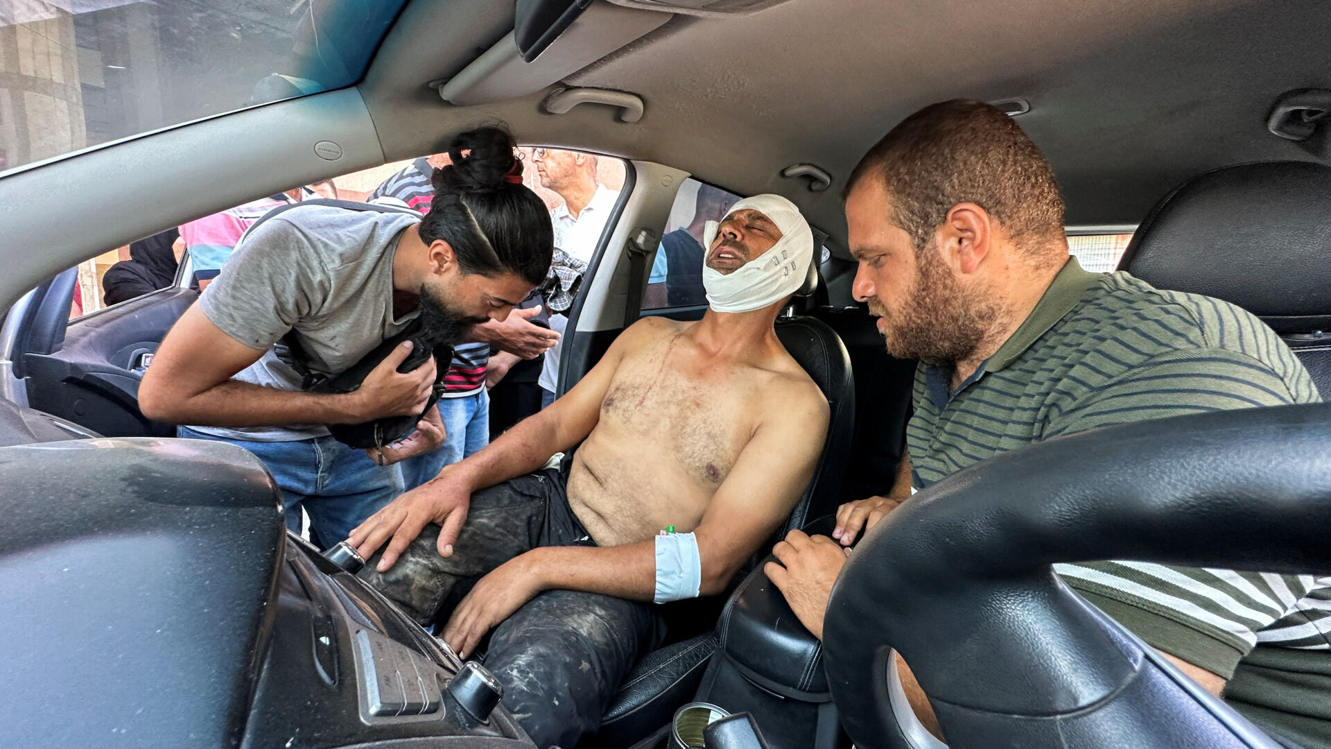 Israel strikes a Gaza hospital twice, killing at least 20, including journalists and rescuers